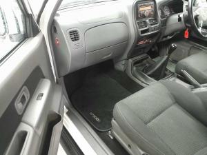Nissan Hardbody NP300 2.4i HI-RIDERD/C - Image 8