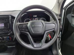 Isuzu D-Max 1.9TD single cab L manual - Image 9