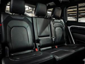 Land Rover Defender 110 D300 X-Dynamic HSE - Image 20