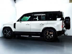 Land Rover Defender 110 D300 X-Dynamic HSE - Image 8