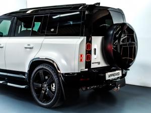 Land Rover Defender 110 D300 X-Dynamic HSE - Image 9