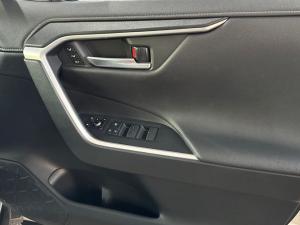 Toyota RAV4 2.0 VX - Image 17