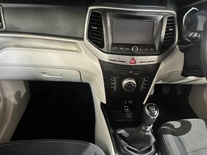 Mahindra XUV300 1.2T W6 - Image 7