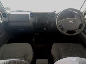 Toyota Land Cruiser 79 4.5D-4D V8 double cab LX - Image 9