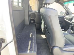 Toyota Hilux 2.8GD-6 Xtra cab 4x4 Legend manual - Image 24