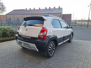 Toyota Etios Cross 1.5 Xs - Image 2