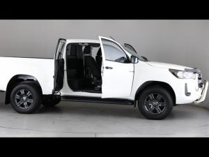 Toyota Hilux 2.4GD-6 Xtra cab Raider manual - Image 15