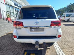 Toyota Land Cruiser 200 4.5D-4D V8 VX-R - Image 6