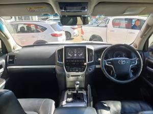 Toyota Land Cruiser 200 4.5D-4D V8 VX-R - Image 7