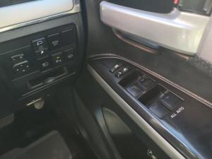 Toyota Land Cruiser 200 4.5D-4D V8 VX-R - Image 10