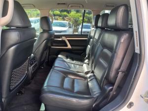 Toyota Land Cruiser 200 4.5D-4D V8 VX-R - Image 11