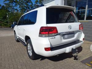 Toyota Land Cruiser 200 4.5D-4D V8 VX-R - Image 14