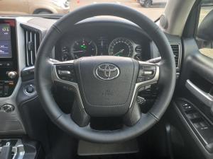 Toyota Land Cruiser 200 4.5D-4D V8 VX-R - Image 16
