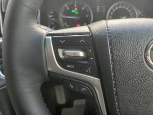 Toyota Land Cruiser 200 4.5D-4D V8 VX-R - Image 17