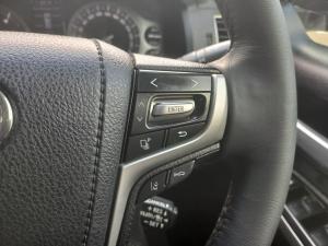 Toyota Land Cruiser 200 4.5D-4D V8 VX-R - Image 18