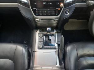 Toyota Land Cruiser 200 4.5D-4D V8 VX-R - Image 19