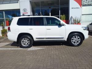 Toyota Land Cruiser 200 4.5D-4D V8 VX-R - Image 4