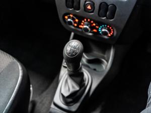 Nissan NP200 1.6i safety pack (aircon) - Image 11