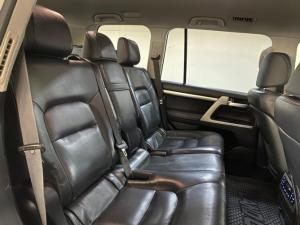 Toyota Land Cruiser 200 4.5D-4D V8 VX - Image 10