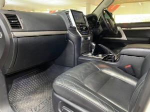 Toyota Land Cruiser 200 4.5D-4D V8 VX - Image 11