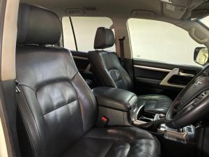 Toyota Land Cruiser 200 4.5D-4D V8 VX - Image 9