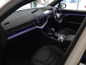 Volkswagen Touareg V6 TDI Executive R-Line - Image 12