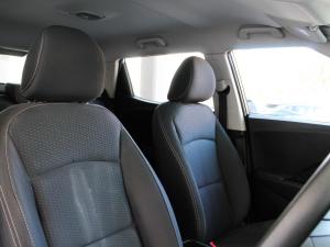 Mahindra XUV300 1.2T W4 SE - Image 14