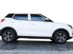 Mahindra XUV300 1.2T W4 SE - Image 4