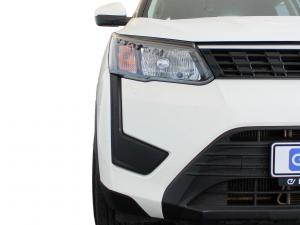 Mahindra XUV300 1.2T W4 SE - Image 5