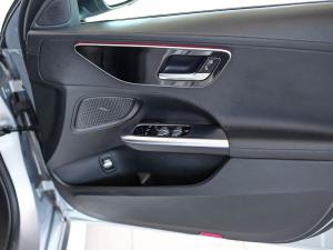 Mercedes-Benz C-Class C200 Avantgarde - Image 19