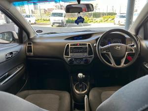 Hyundai i20 1.4 Fluid auto - Image 10