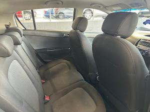 Hyundai i20 1.4 Fluid auto - Image 9