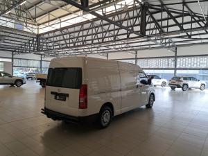 Toyota Quantum 2.8 SLWB panel van - Image 2