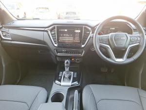 Isuzu D-Max 3.0TD double cab V-Cross 4x4 - Image 6