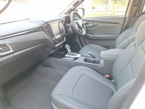 Isuzu D-Max 3.0TD double cab V-Cross 4x4 - Image 7
