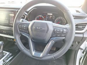 Isuzu D-Max 3.0TD double cab V-Cross 4x4 - Image 8