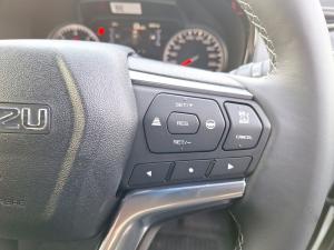 Isuzu D-Max 3.0TD double cab V-Cross 4x4 - Image 10