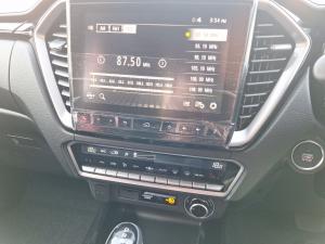Isuzu D-Max 3.0TD double cab V-Cross 4x4 - Image 13