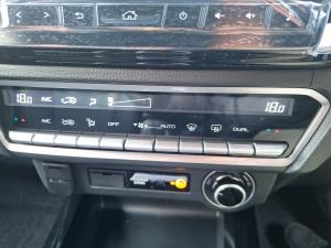 Isuzu D-Max 3.0TD double cab V-Cross 4x4 - Image 15