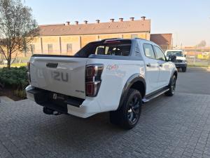 Isuzu D-Max 3.0TD double cab V-Cross 4x4 - Image 2