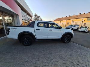 Isuzu D-Max 3.0TD double cab V-Cross 4x4 - Image 3