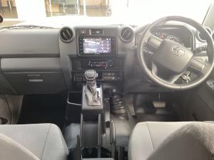 Toyota Land Cruiser 79 2.8GD-6 double cab - Image 6