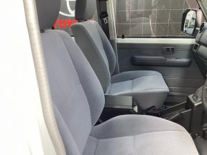 Toyota Land Cruiser 79 2.8GD-6 double cab - Image 16