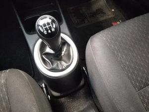 Toyota Vitz 1.0 XR manual - Image 12