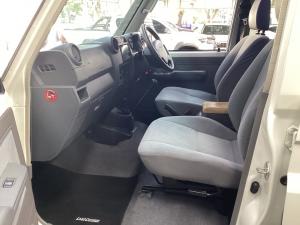 Toyota Land Cruiser 79 4.5D-4D V8 double cab LX - Image 7