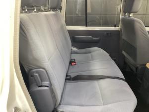 Toyota Land Cruiser 79 4.5D-4D V8 double cab LX - Image 17