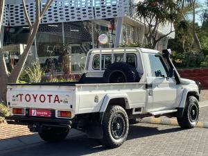 Toyota Land Cruiser 79 4.5D-4D V8 single cab LX 70th Anniversary - Image 2