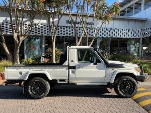 Toyota Land Cruiser 79 4.5D-4D V8 single cab LX 70th Anniversary - Image 3