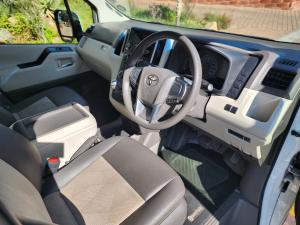 Toyota Quantum 2.8 SLWB bus 14-seater GL manual - Image 7