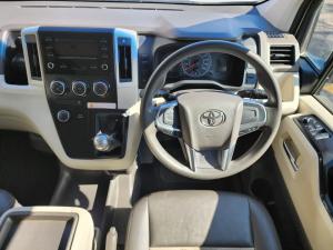 Toyota Quantum 2.8 SLWB bus 14-seater GL manual - Image 8